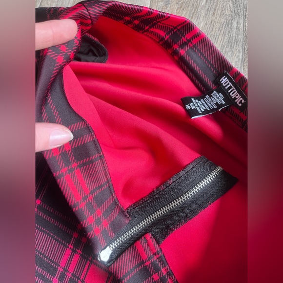 Hot Topic Red black plaid mini skirt w/silver ring zipper emo rock scene girl M - Picture 4 of 8
